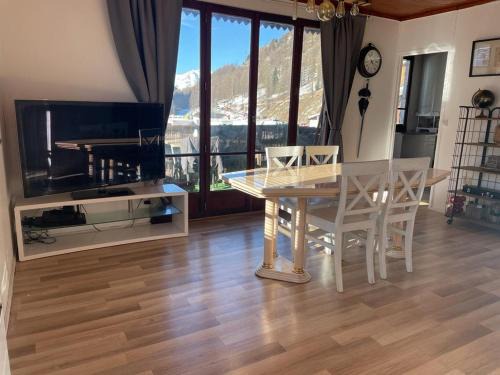 Isola Apartment | Chalet pieds des pistes*4pers*à coté des remontées et skipass !