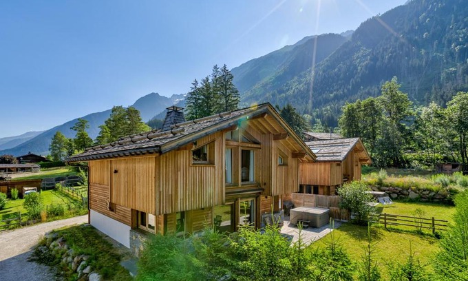 Chamonix City Centre Ski Chalet | Chalet Planards 1