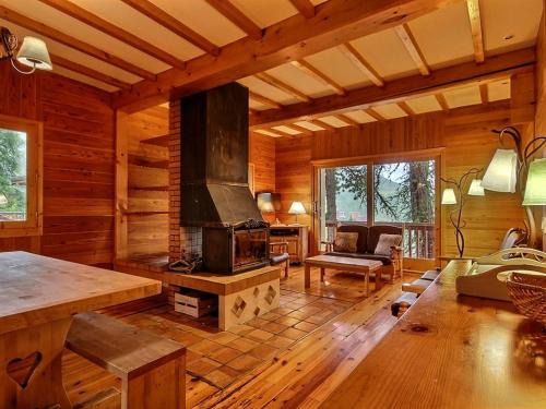 Plagne Centre Ski Chalet | Chalet rénové pour 10 avec jacuzzi, cheminée et WiFi aux pieds des pistes - FR-1-455-155