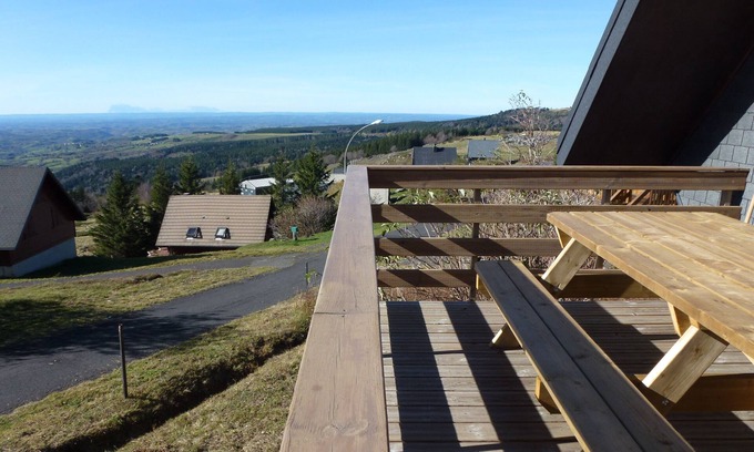 Chastreix Ski Chalet | Chalet Sancy 12/14 Pers with Pano View - 3 stars - Cool rates in March.