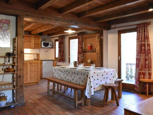 Meribel Ski Chalet | Chalet typique 8 personnes à Méribel, calme et pittoresque - FR-1-180-190