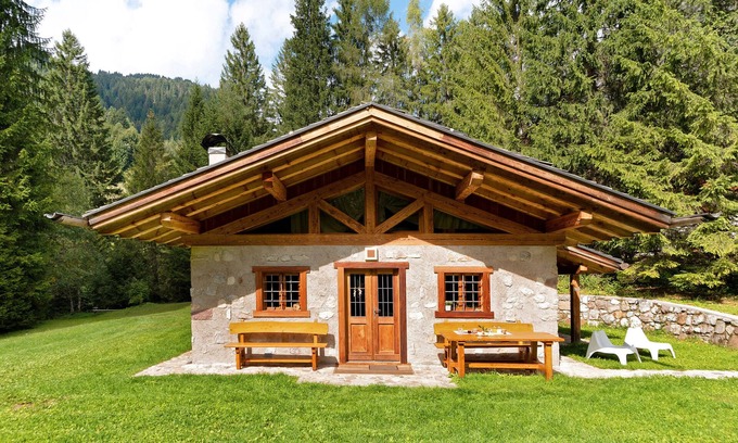 Ragoli Ski Chalet | Chalet 'Valon - Alpine Hideaway' with Mountain View and Private Garden