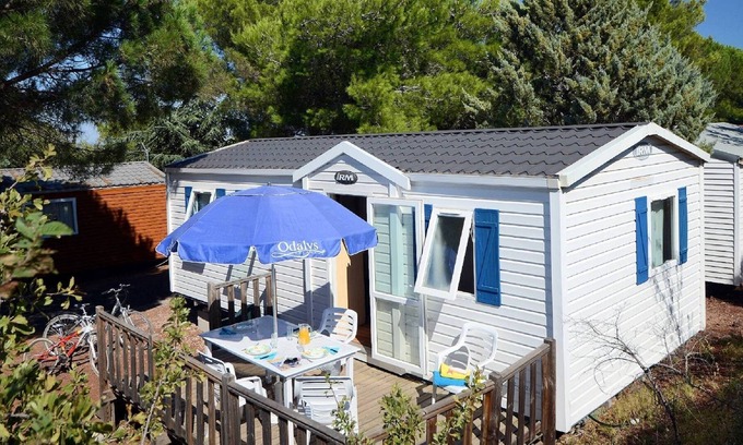 Agde House | Chalet with terrace in wooded area near Agde
