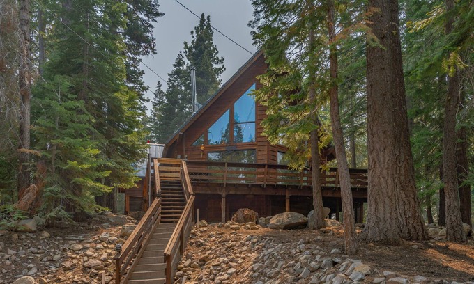 Chamberlands Ski Chalet | Chamberlands Chalet - short walk to Chambers private beach