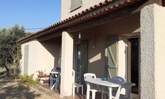 Salernes House | Chambre 13m2 avec salle de bains privative, campagne