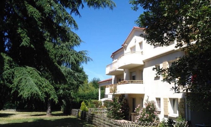 Annonay House | Chambre d'hôtes Cottages Sainte Emilie,hôte privé