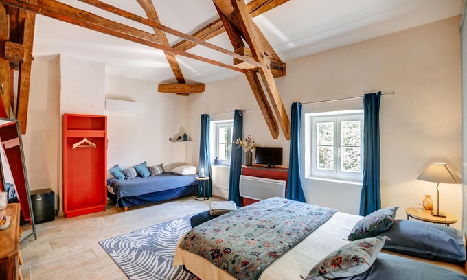 Pont-Saint-Esprit House | Chambre de d'hôtes des platanes Provence Occitane