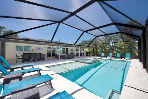 Mid Island House | Changes In Latitudes by Sun Palace Vacations
