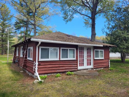Oscoda House | Chappy's Cabin - Cute And Comfy!