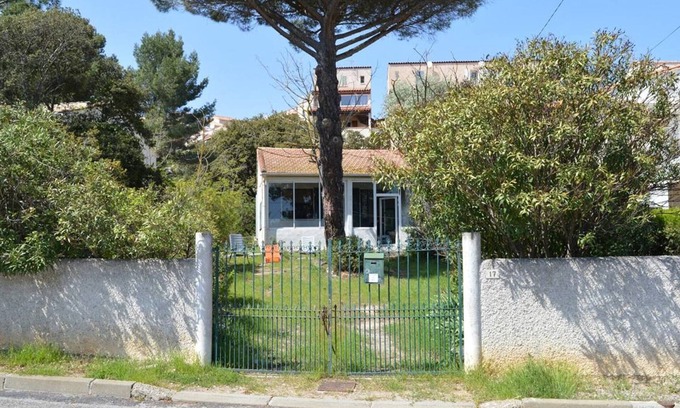 Saint-Pierre-la-Mer House | Charming 3-Room House w/Garden in St Pierre la Mer, Sleeps 5, Dog Friendly
