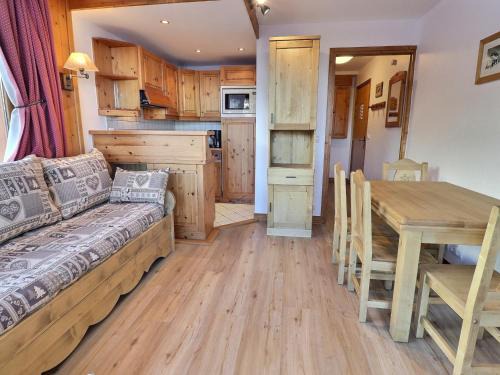 Meribel-Mottaret Apartment | Charmant 2 pièces avec balcon et Wi-Fi à Méribel, classé 3* pour 4 personnes - FR-1-182-25