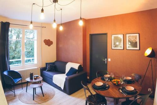 Poitiers Apartment | Charmant appartement - Chambre séparée - 300m de la gare et accès direct au cœur historique