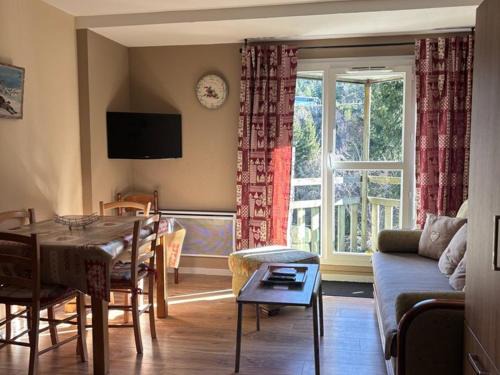 Laveissiere Apartment | Charmant T2 avec Balcon Proche Ski - FR-1-787-127