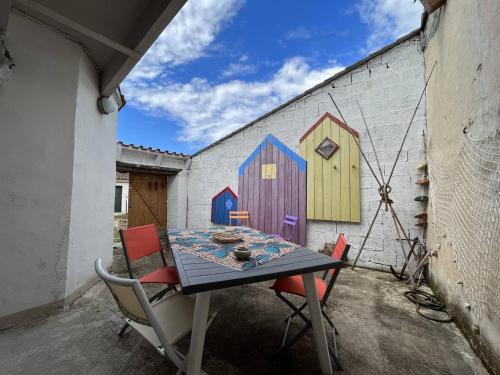Saint-Georges-d'Oleron House | Charmante maison oléronnaise avec jardin, 3 chambres, centre bourg, proche plage, parking privé. - FR-1-246A-130