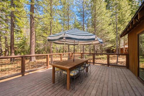 Truckee House | Charmed Cabin at Tahoe Donner by Tahoe Getaways - 2BR w HOA Access