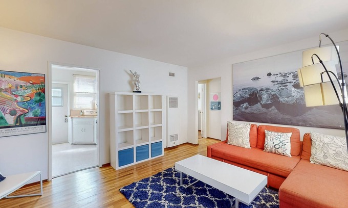 Ocean Park House | Charming 1 Bedroom Santa Monica Cottage 3 Blocks to beach!