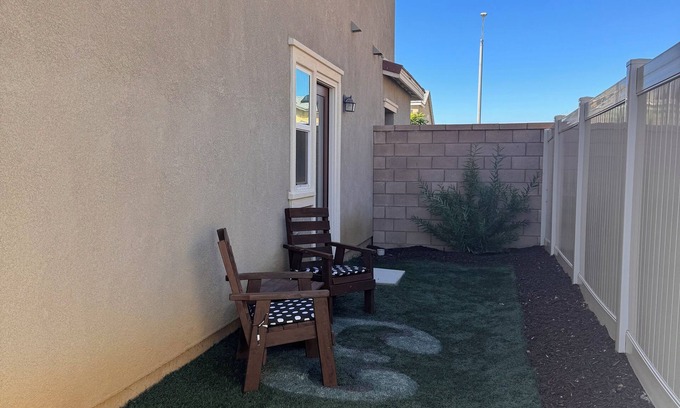 Hemet Villa | Charming 1-bedroom villa in Hemet with AC attached to main home casita.
