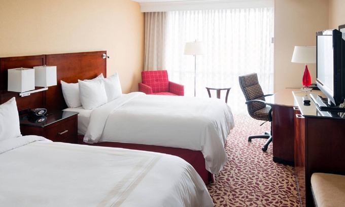 Cleveland Hotel | Charming 160-bedroom hotel with AC, fitness room in lovely Cleveland