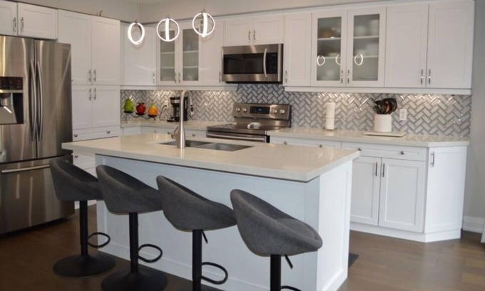 Ajax House | Charming 2-BDR Upper Floor Retreat in Ajax