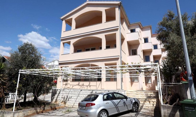 Okrug Gornji Apartment | Charming 2-bed Apartment in Okrug Gornji