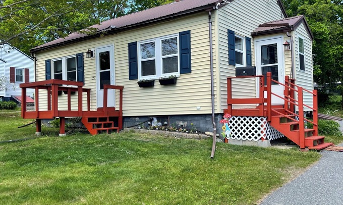 Ellsworth House | Charming 2-bedroom 1 bath house, pet friendly, in the center of Ellsworth.