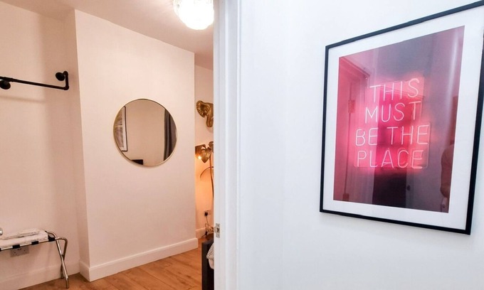 Southwark Apartment | Charming 2-bedroom apartment with WiFi in delightful picturesque London suburb.