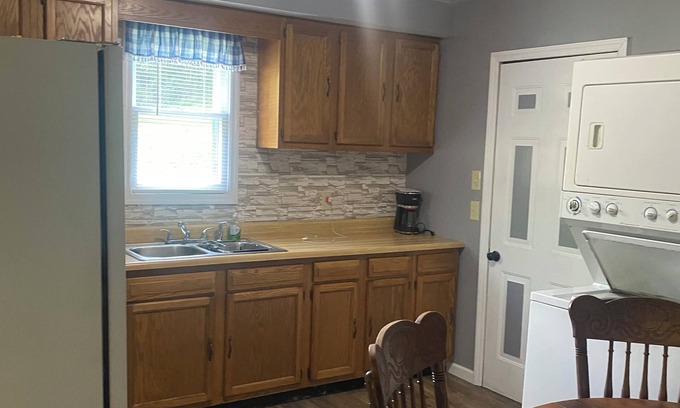 Meador Cottage | Charming 2-bedroom cottage in Matewan with WiFi and AC