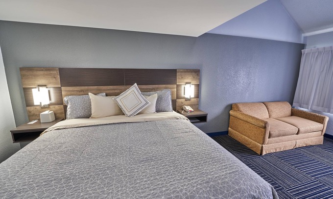 Teaticket House | Charming 2-bedroom hotel suites with GYM, WIFI Breakfast in delightful Falmouth