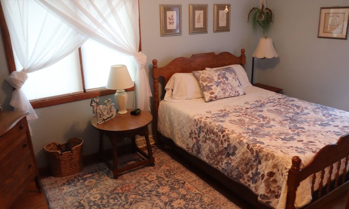 Charlotte House | Charming 2-bedroom newly renovated house in Charlotte