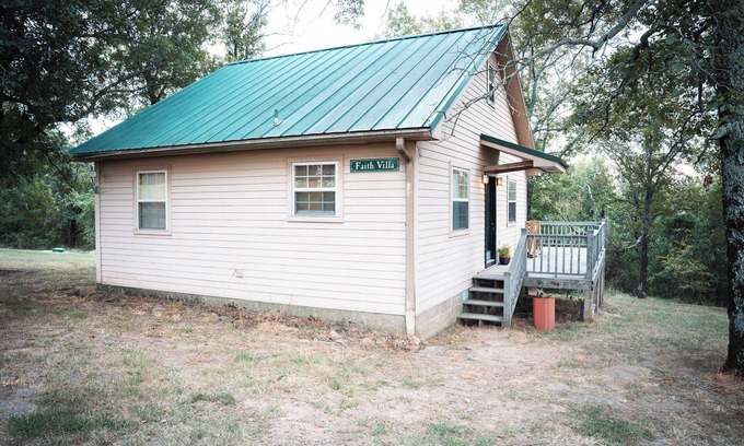 Hattieville Cottage | Charming 2-bedroom cottage with loft, AC, and WiFi on peaceful 295-acre property
