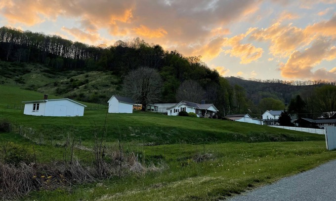 Vilas Other | Charming 22 Acre 1930's Farmhouse 10 min. from Boone, SKI App in 20 min.!