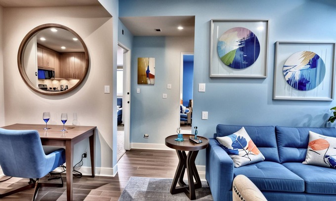 Pico-Union House | Charming 2BR Apart Hotel Free WiFi and AC in beautiful Los Angeles