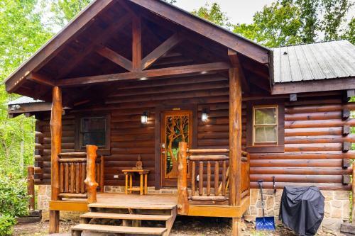 Sevierville Ski Chalet | Charming 2BR Cabin with Hot Tub & Mountain Views