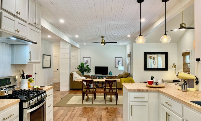 Livingston Manor House | Charming 3-bedroom house with HUGE yard in Livingston Manor