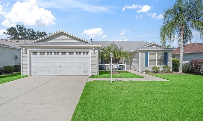 Lynnhaven House | Charming 3-Bedroom Retreat with Golf Cart – Explore The Villages in Style!