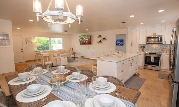 South Gate Ridge House | Charming 3-bedroom beach house in enchanting Sarasota only 8 minutes to Siesta