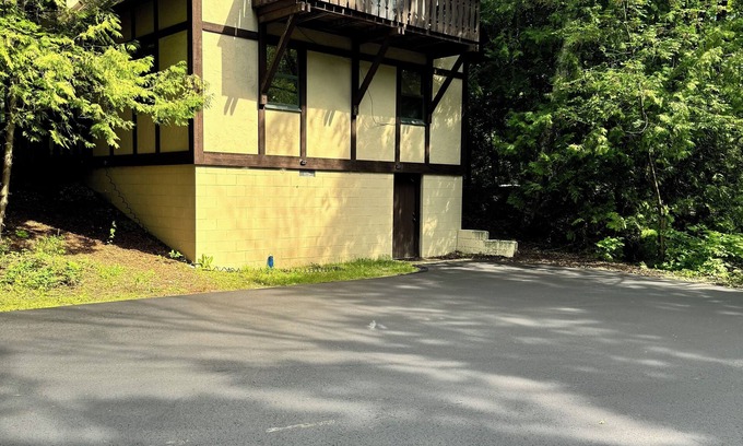 Sister Bay Ski Chalet | Charming 3-bedroom chalet with AC and WiFi in Sister Bay