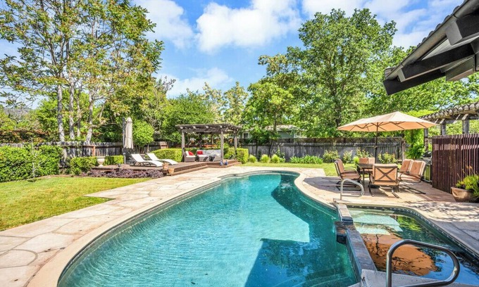 Calistoga House | Charming 3-bedroom house in beautiful Calistoga with AC, WiFi, Pool & Hot Tub