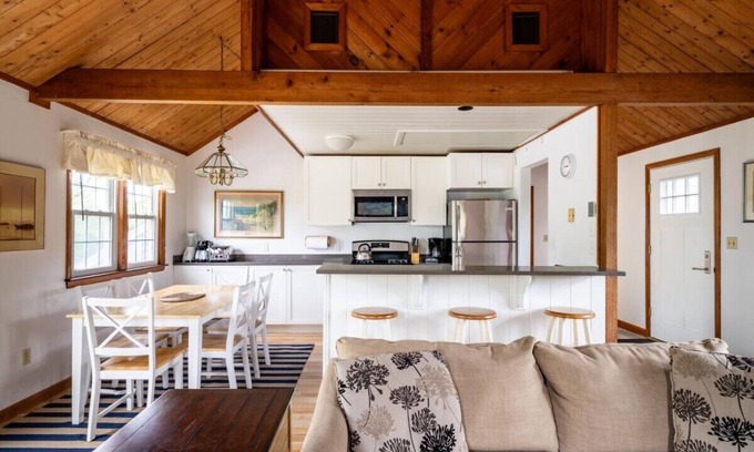 Madaket House | Charming 3-bedroom house in Nantucket, Madaket with WiFi