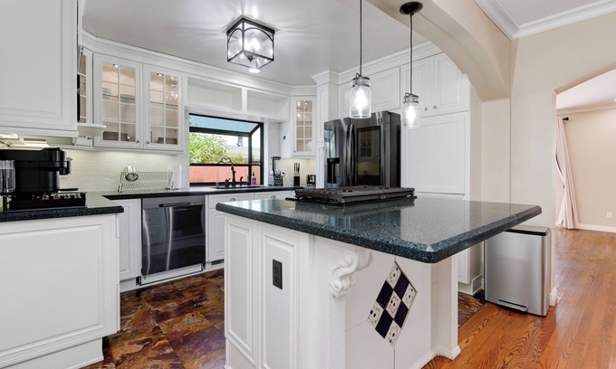 Bay Ho House | Charming 3-bedroom house with large pool in brilliant San Diego