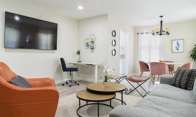 Lake Balboa House | Charming 3BD Home in a Tranquil Neighborhood