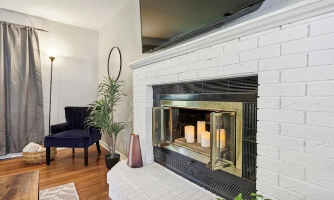 Champaign House | Charming 3bed 2bath home w fence