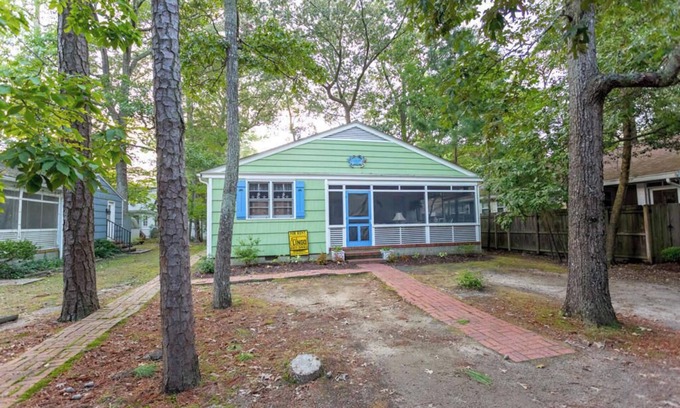 The Pines Cottage | Charming 3BR Coastal Bungalow—Bike to Beach, Walk to Town!