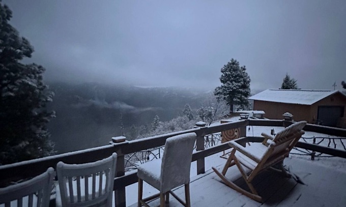 Boise Bed & Breakfast | Charming 4-bedroom B&B with near 360 Views & WiFi in the Boise Mountains!