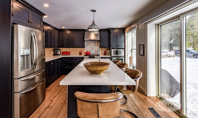 Baysville Cottage | Charming 4bed 2bath Farmhouse Cottage on Lake of Bays!