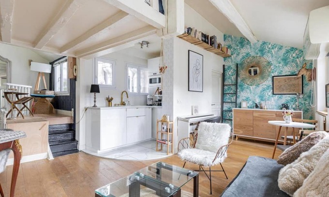 Quartier de la Monnaie Apartment | Charming and Chic Home - Notre Dame