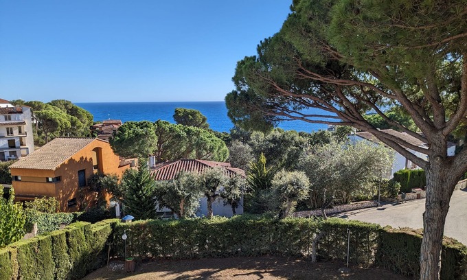 Calella de Palafrugell Apartment | Charming apartment with sea view and swimming pool