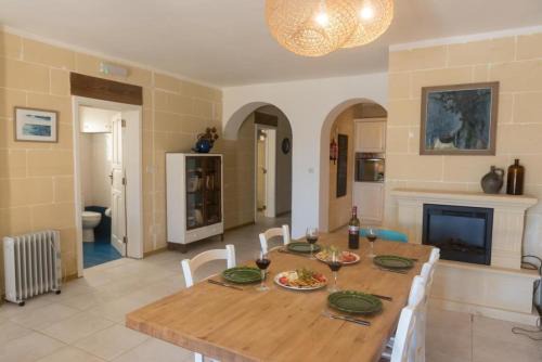 Xaghra Apartment | Charming Apartment with Large Terrace and Sea Views