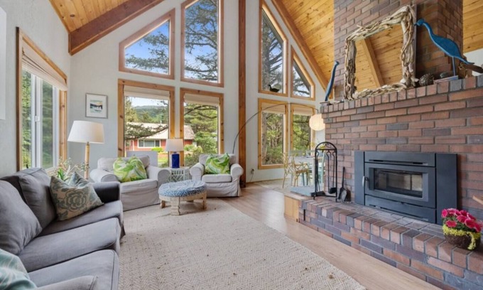Rockaway Beach Cottage | Charming Beach Cabin *Close Beach Access*