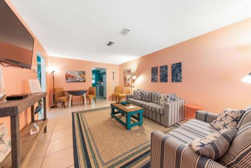 Indian Rocks Beach Apartment | Charming Beach Villa B